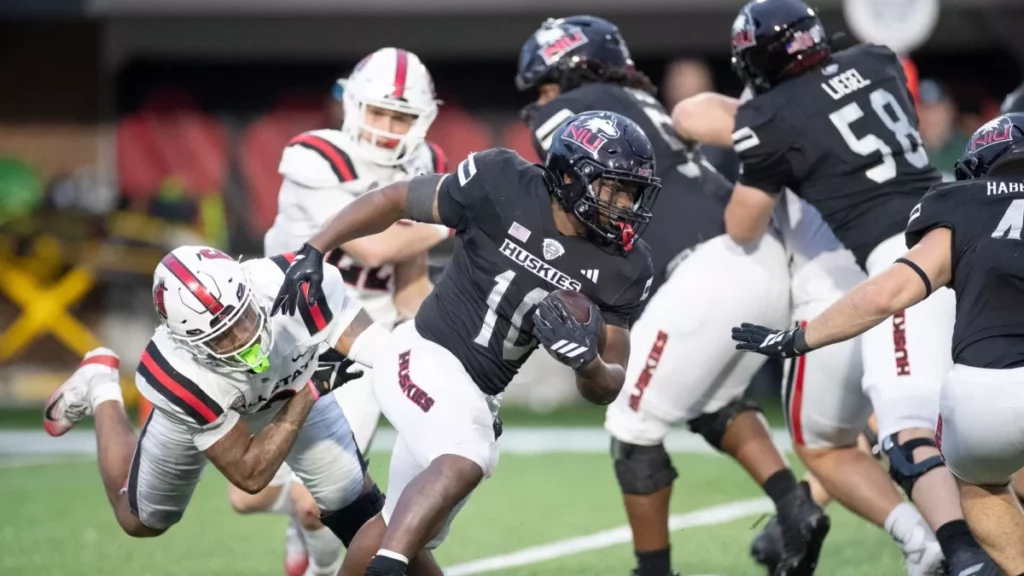 Western-Michigan-Broncos-at-Northern-Illinois-Huskies